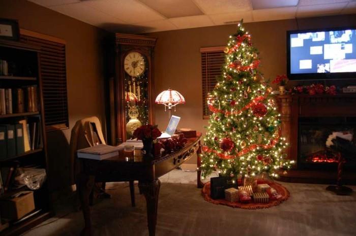 Kalėdų elektrinis girliandos apšvietimas eglės namuose