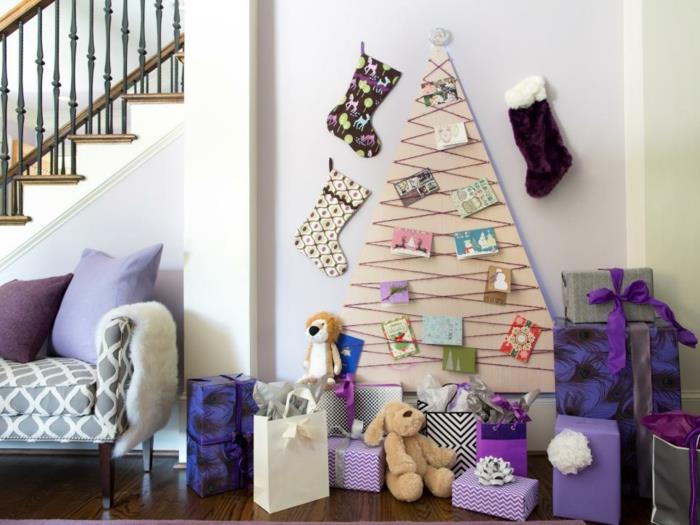 klasična-deko-vijolična-jelka-moderna-lesena-dekoracija-božična jelka