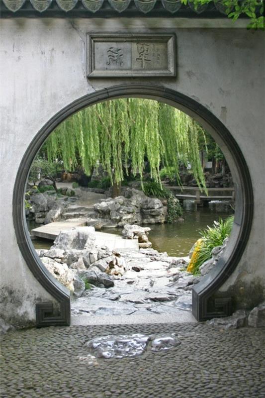 klasično-japonski-vrt-okrogla vrata