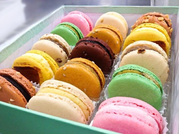 classic-macaroon-house-desert-francosko-classic-cake-box-clear-green