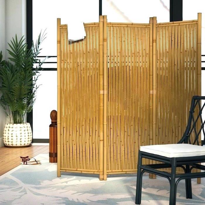 nuimama bambuko plokštė, skirta kambariui atskirti arba kaip vidaus tvora