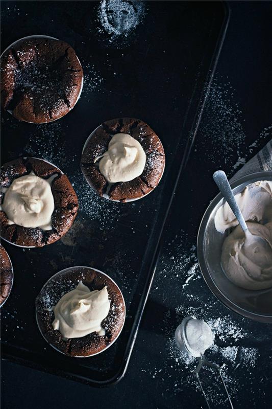 širdžiai tekantis šokoladas-fondantas-šokoladas-idėja-greitas desertas