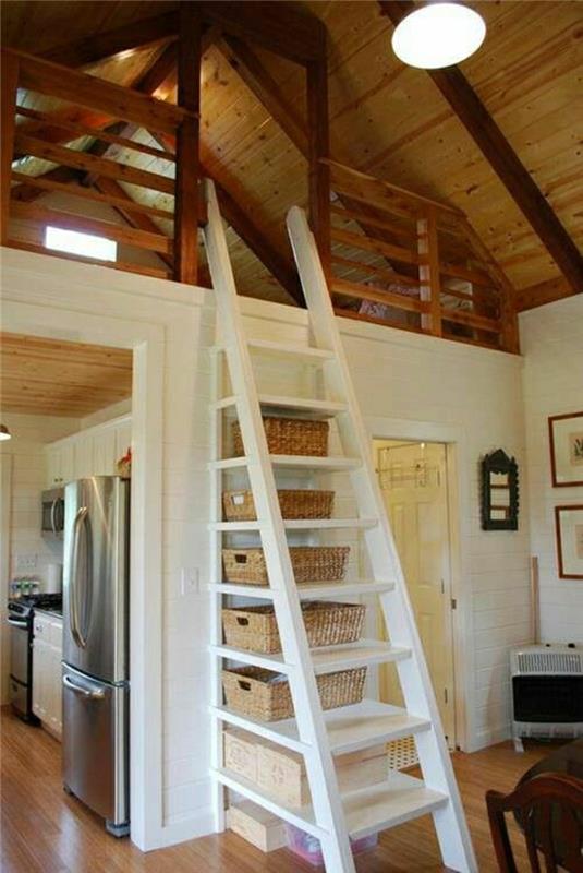 saugykla-dėžė-po-mediniais-laiptais-studija-mansarda-miegamasis-mediniame name