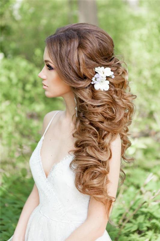 Düğün kıvırcık saçlar için ne saç modeli orijinal fikir saçtaki düğün çiçekleri