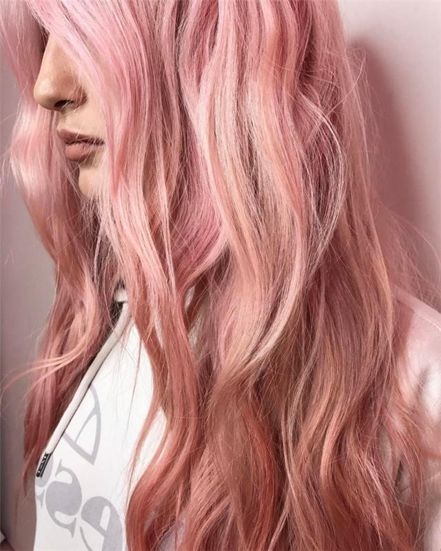 pastelinė rožinė l oreal spalva šviesiems ar rudiems plaukams, šukuosenos idėja ilgiems plaukams su natūraliomis garbanomis