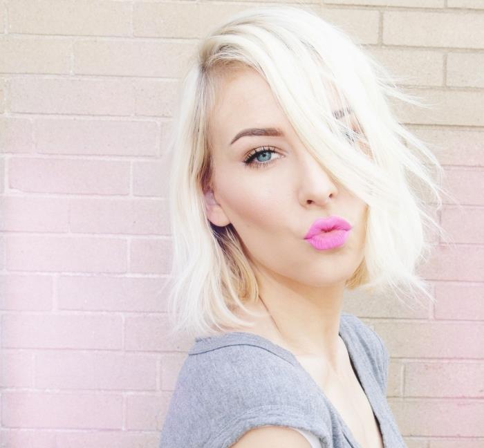 trendovska frizura, barvanje kratkih las v beli blond barvi, ličila za zelene oči