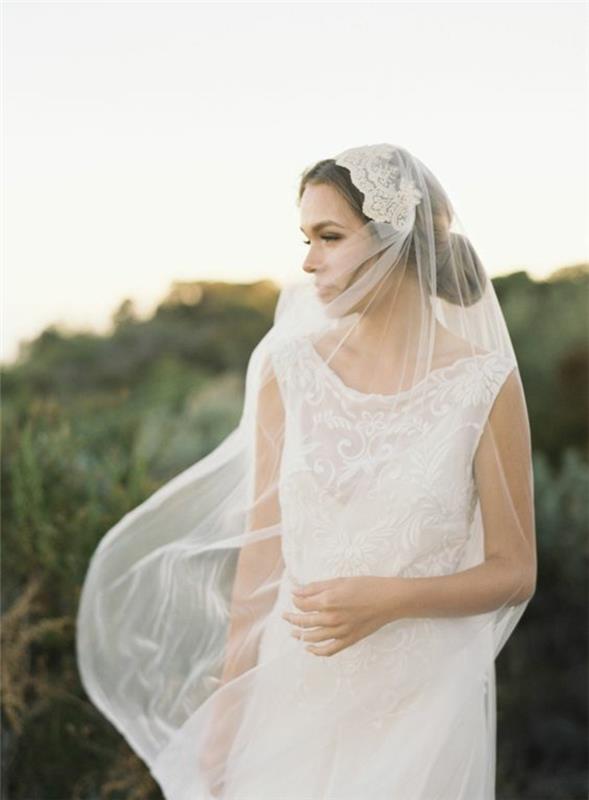 senas nuotakos šydas senovinei nuotakos išvaizdai, tekanti vestuvinė suknelė