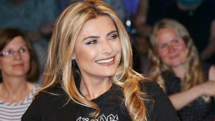 enostavna pričeska-blond-deklica-hitra do-do-sophia-thomalla