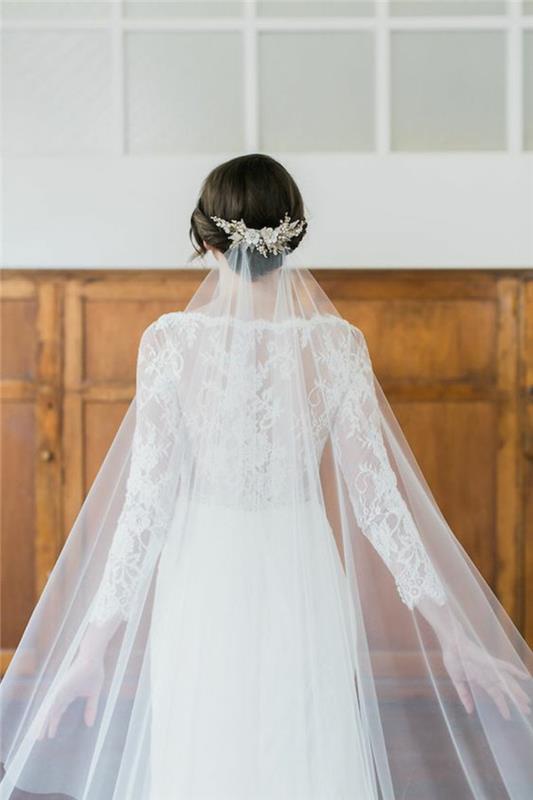 elegantiška nėrinių vestuvinė suknelė ilgomis rankovėmis, kaip dėvėti nuotakos šydą