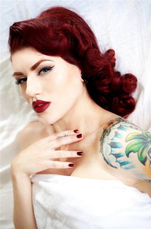 saç-pin-up-maun-orta-kıvırcık saç