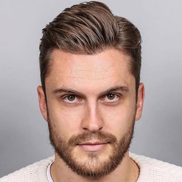 strižen na strani Justin Timberlake pompadour hipster style in kratka brada 3 dni