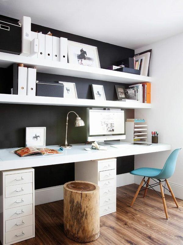 delovni kotiček-bela-pisarniški-stol-modri-fotelj