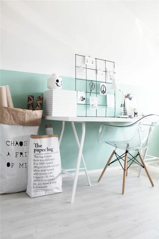 delovni kotiček-stena-bela-svetlo-modro-prozoren-stol-prozoren-deisgn-stol