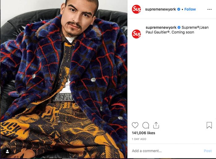 Nauja „Jean Paul Gaultier x Supreme“ kapsulė skelbia „Fuck Racism“ kelnes ir dryžuotą dirbtinio kailio paltą