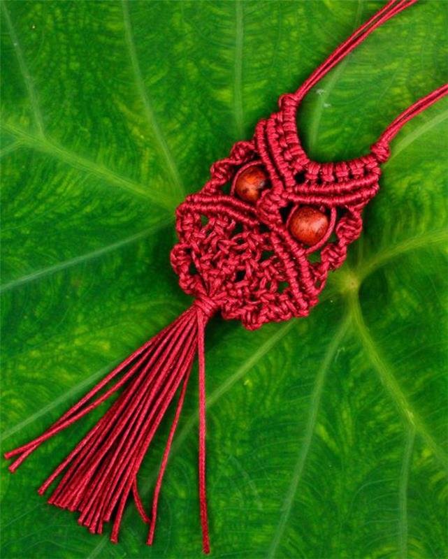 ogrlica iz rdeče-makrame-sove-ročno izdelan-nakit