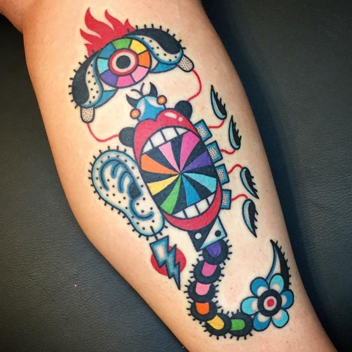 Spalvingas abstraktus grafinis tatuiruotės dizainas, pelėdos rankos tatuiruotės idėja moterims, optinės iliuzijos simbolinis tatuiruotės dizainas