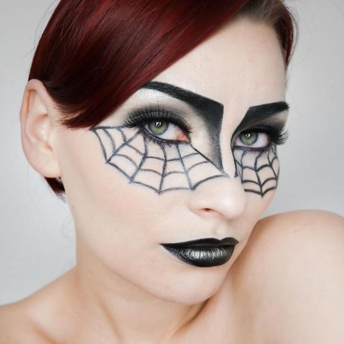 barvanje kratki lasje ostriženi šiška stranska ličila halloween lahka črna šminka risanje pajkove mreže črne zelene oči