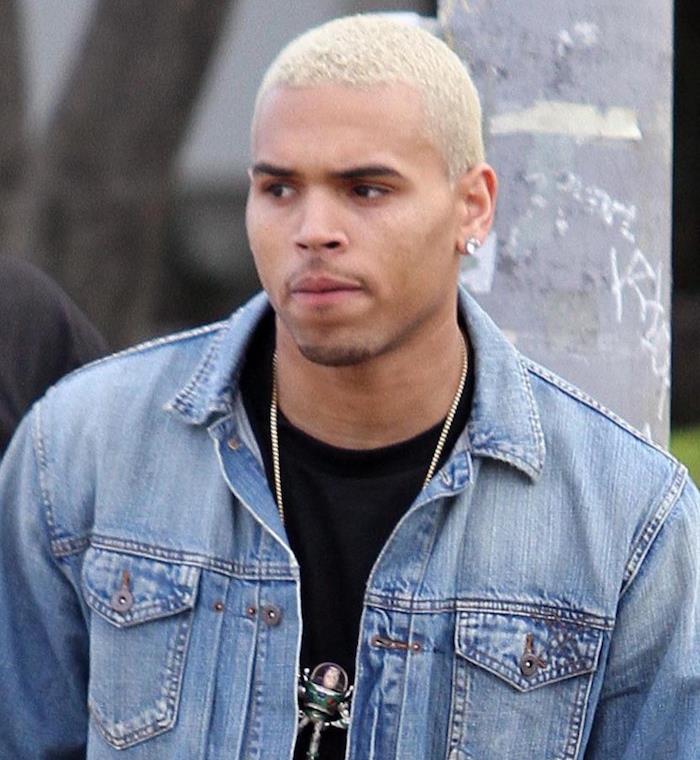 chris brown kratka pričeska v blondinki