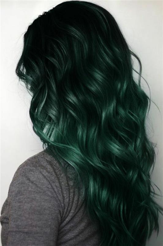 ombre barvanje, zelo dolgi kodrasti lasje, črno do zeleno obarvanje