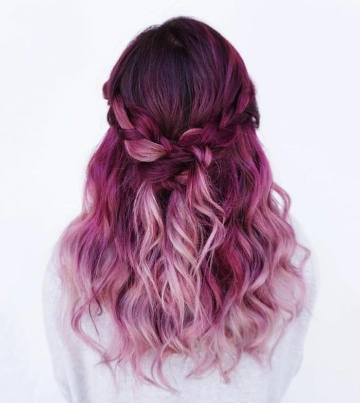 dažymas-purpurinė-pynė-ilgi-banguoti plaukai