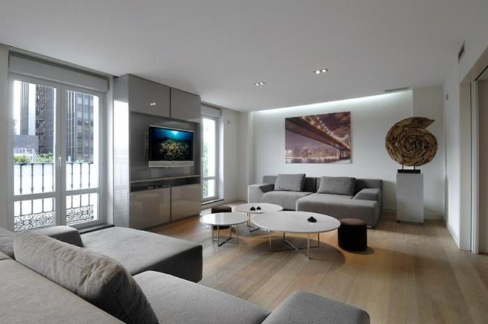 Idee per interni casa, salotto con due divani, mobilna televizija grigio lucido