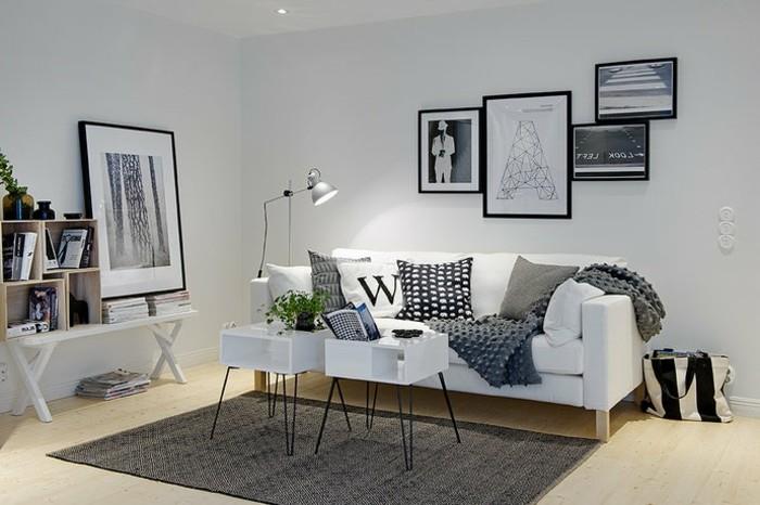 Mobili soggiorno moderni, divano bianco con cuscini, tappeto di colore grigio