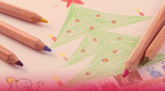 Kalėdų spalvos paveikslas su egle, nuspalvinta žalia spalva su spalvotais pieštukais iš medžio