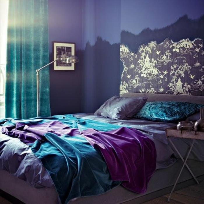 kako-kombinirati-slivo-spalnico-barvo-vijolično-deco-idejo