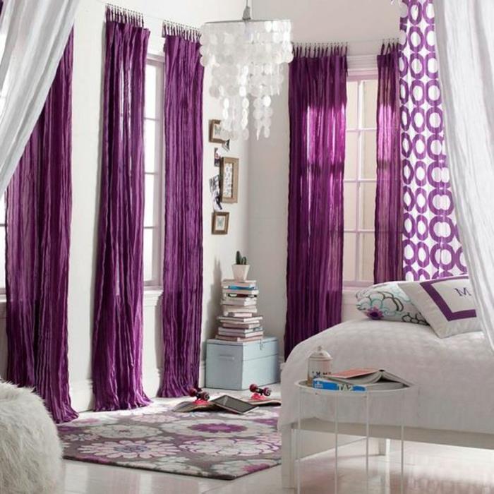 kako se ujemati-slive-barve-spalnice-saten-zavese-vijolične barve