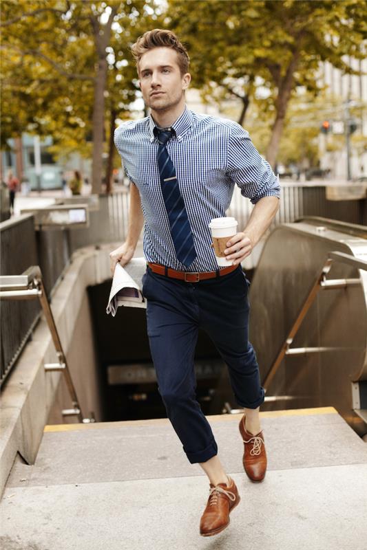 erkek stili, kahverengi deri kemer ve ayakkabı, koyu mavi kravat ve pantolon