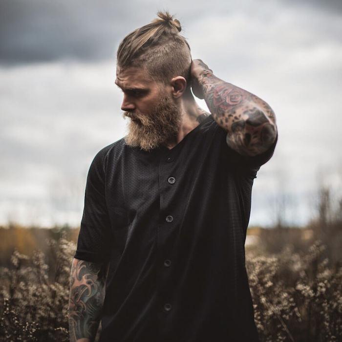 ohraniti svojo dolgo brado hipster blond moški vikinški slog chignon moška punčka