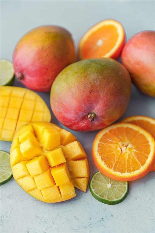 kako narezati mango pomaranče limete in mango na pult