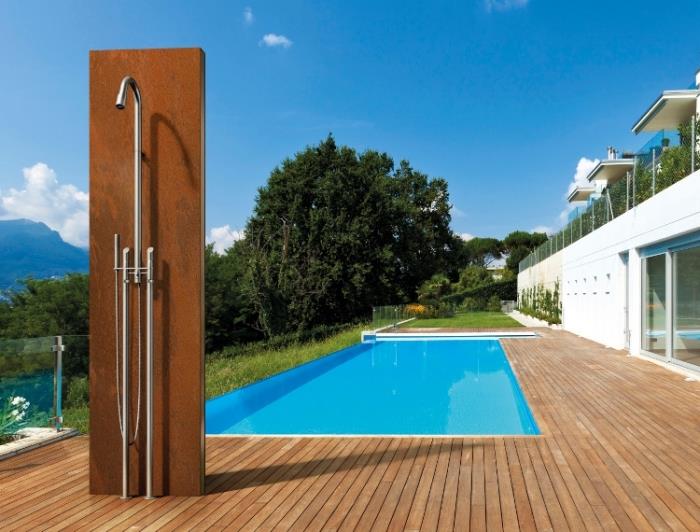 yüzme havuzlu dış ev tasarım fikri, ahşap teras için döşeme örneği