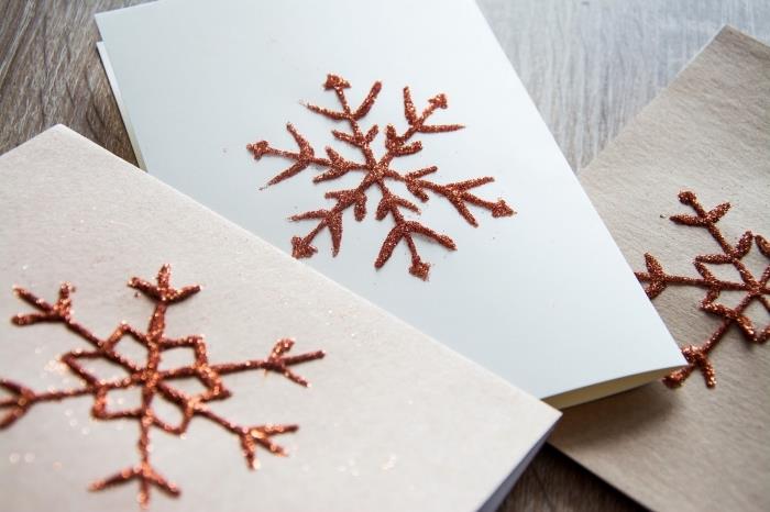 DIY Noel, DIY kart scrapbooking kağıdı, Noel için kar tanesi şablonu ve parıltılı boya ile boş kart dekorasyonu