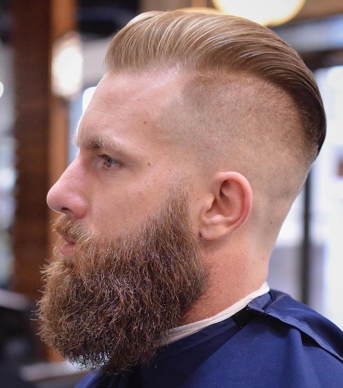 hipster erkek sakalı pompadour ile kesilmiş alttan kesilmiş uzun üst kısa kenar