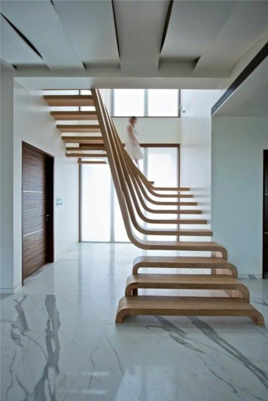 kako narediti leseno stopnišče v modernem hodniku z lakiranim betonskim podom