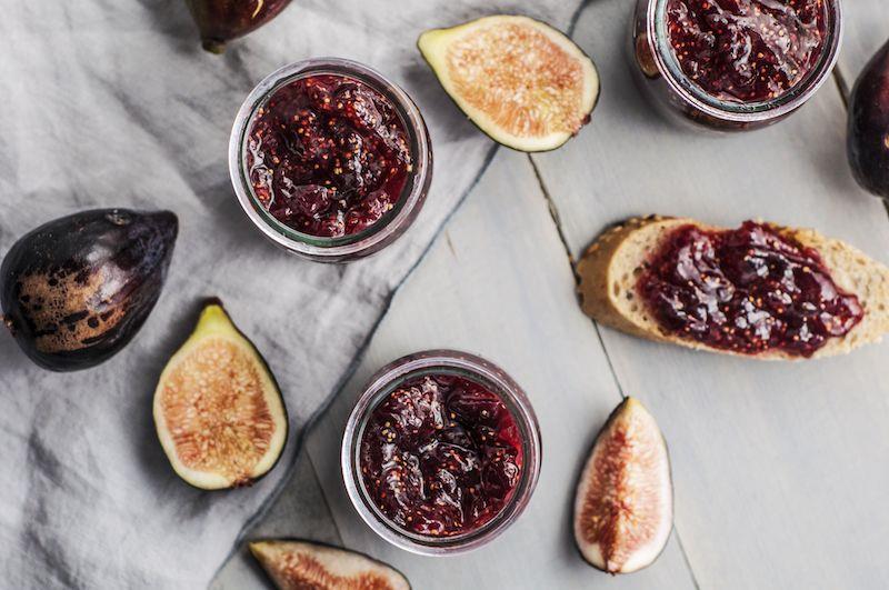 kako narediti hiter in enostaven recept za marmelado iz črnih fig v steklenem kozarcu