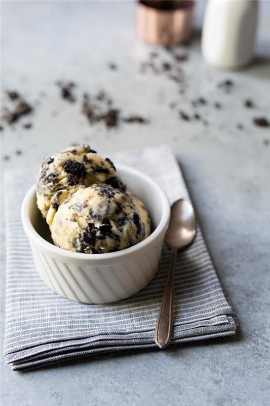 pripravite domač sladoled z receptom mascarpone domač sladoled brez izdelovalca sladoleda mascarpone in čokoladnih piškotov