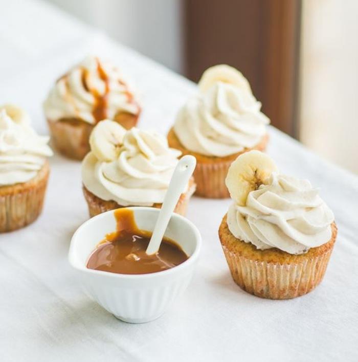 banoffee, vanilya, muz, çikolatalı kek tarifi, mascarpone ve krema ile cupcake krema, muz dilimi dekoru