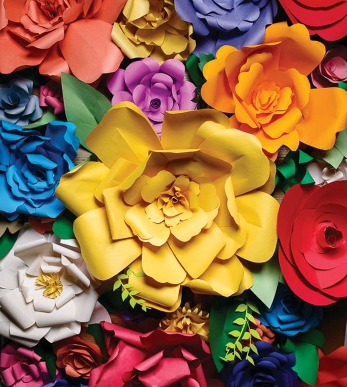 bir dizi renkli kağıt çiçek, yuvarlatılmış yapraklar boyutları, renkli çiçek aranjmanı