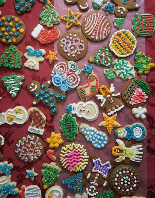 yapımı kolay zencefilli, tarçınlı ve ballı kurabiyelerin renkli örnekleri, Noel şekilleri ve krema süslemeleri, sprinkles, inciler ve diğer renkli süslemeler
