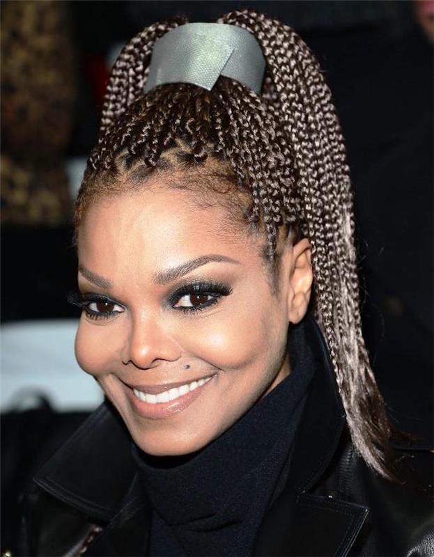 janet jackson su pynėmis ir bandele