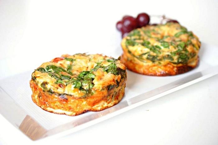 mini kišo be tešlos receptas su rūkyta lašiša ir daržovėmis, mini fritatos pusryčiams