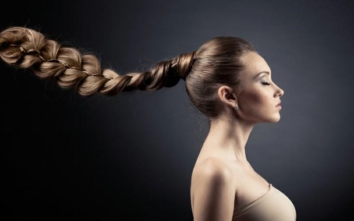 Kaip priversti garbanotus plaukus natūraliai augti greičiau