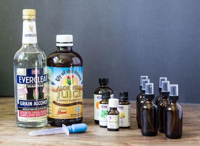 sok aloe, alkohol in več eteričnih olj za izdelavo lastnega domačega sredstva za razkuževanje rok