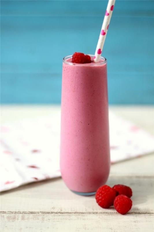 kako-narediti-malino-smoothie-smoothie-recept-za-lete