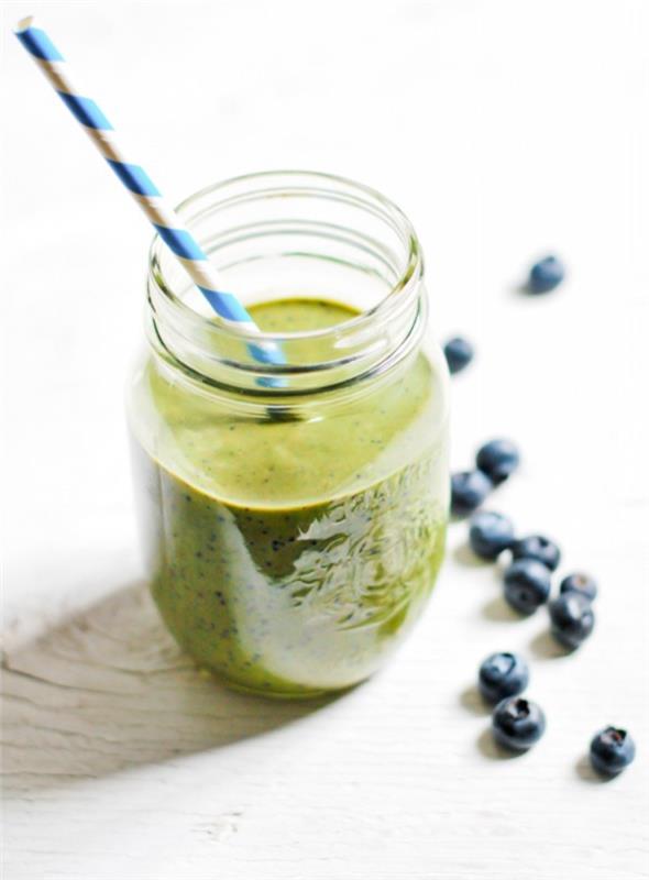 matcha zeleni čaj in borovničev smoothie recept, kaj je zeleni razstrupljevalni smoothie?