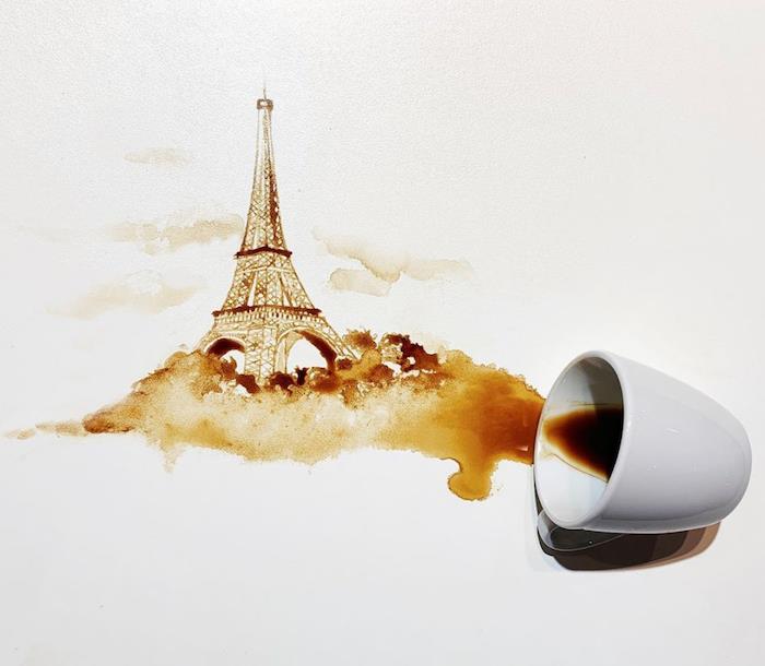 kaip su kavos tirščiais nupiešti Eifelio bokšto piešinį