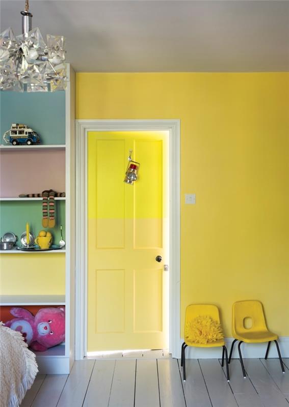 dviejų geltonų atspalvių durų dažai, skirti ryškiam dekoratyviniam prisilietimui senoviniame vaikų kambaryje