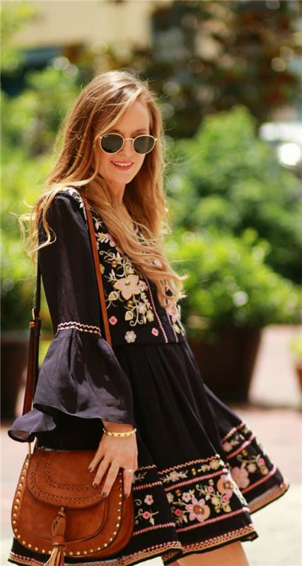 tuniška obleka z dolgimi puhastimi rokavi in ​​lepim cvetličnim vezenjem